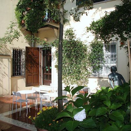 B&B Casa Dei Poeti Mantova Bagian luar foto