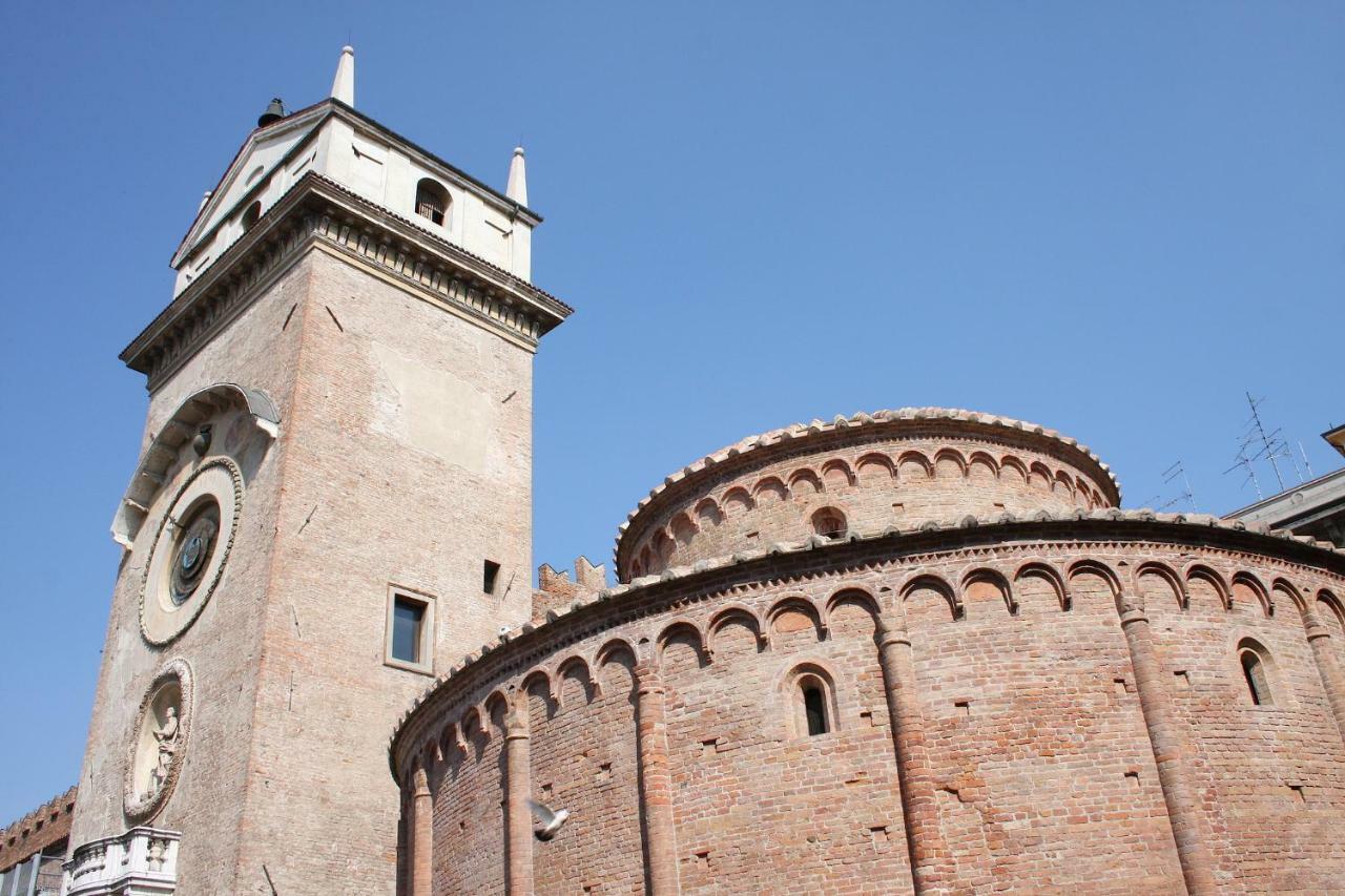 B&B Casa Dei Poeti Mantova Bagian luar foto