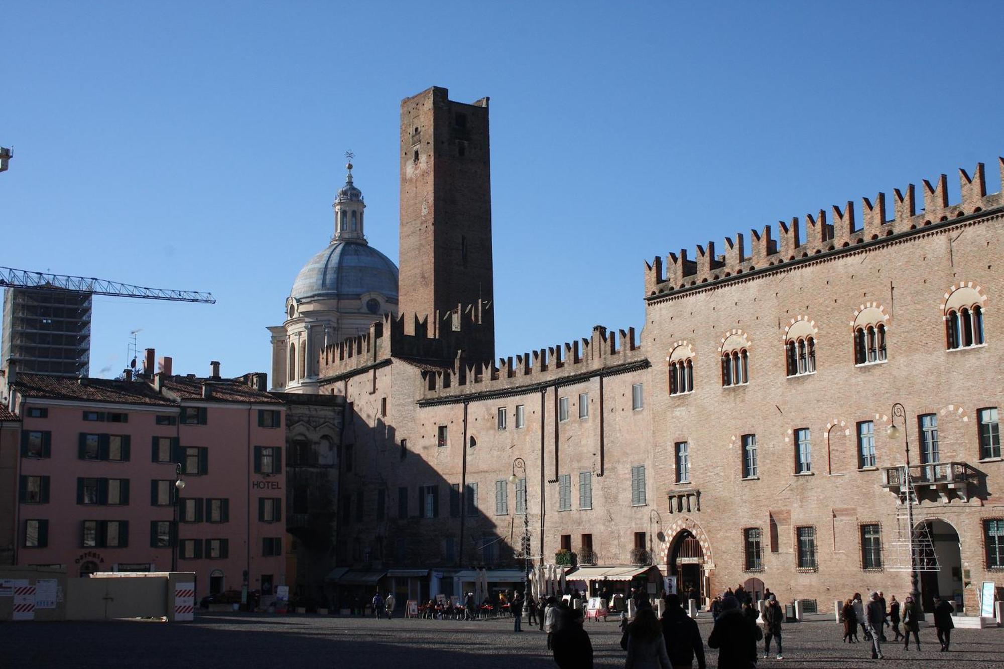 B&B Casa Dei Poeti Mantova Bagian luar foto