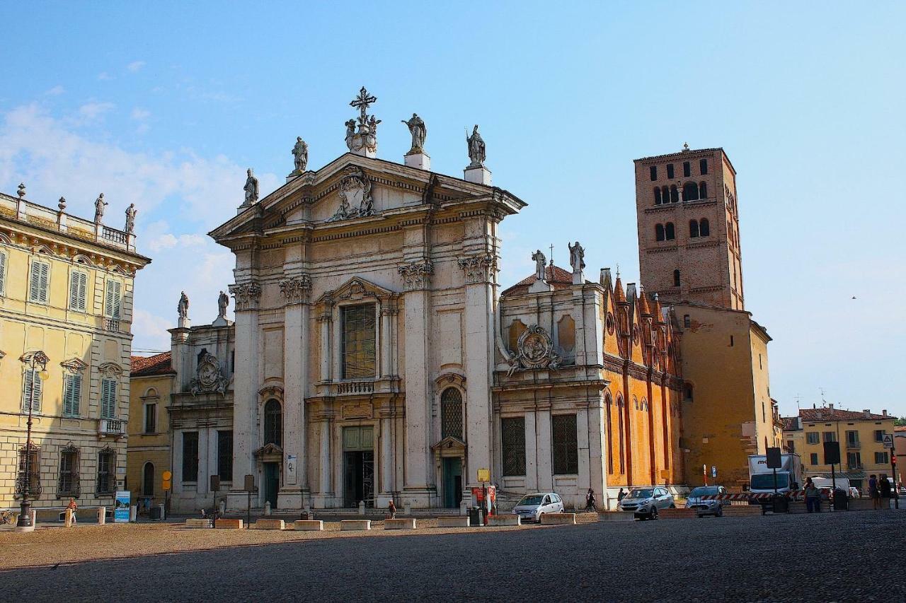 B&B Casa Dei Poeti Mantova Bagian luar foto
