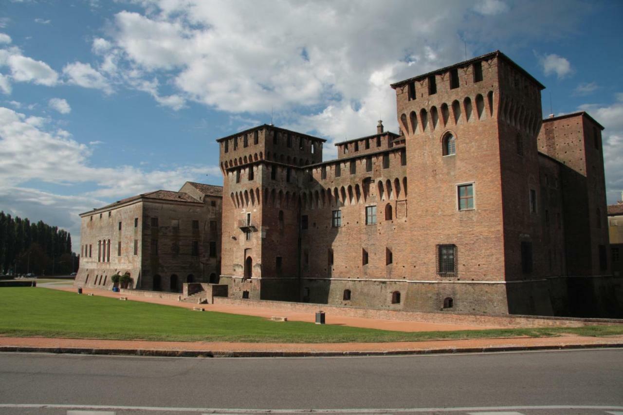 B&B Casa Dei Poeti Mantova Bagian luar foto