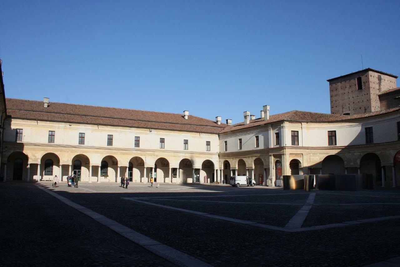 B&B Casa Dei Poeti Mantova Bagian luar foto