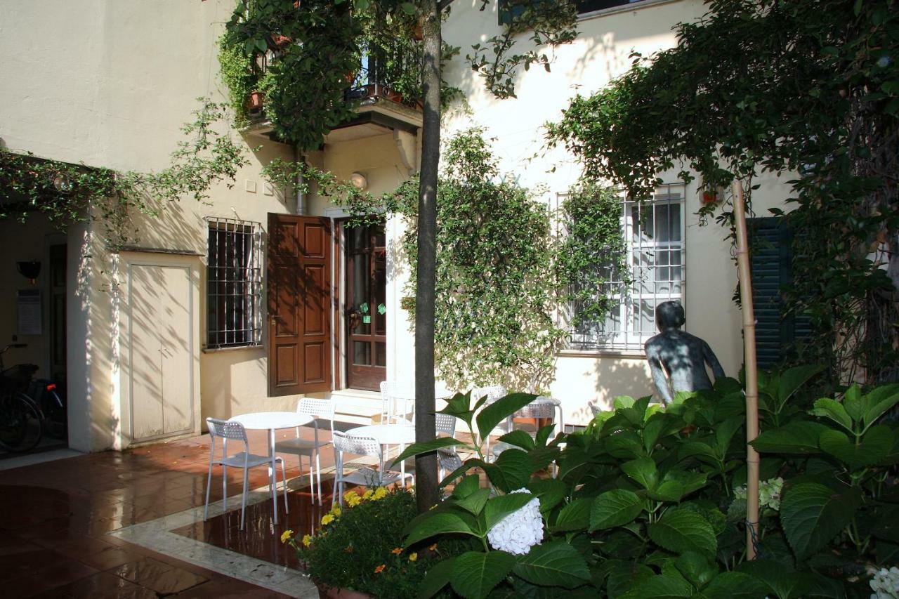 B&B Casa Dei Poeti Mantova Bagian luar foto