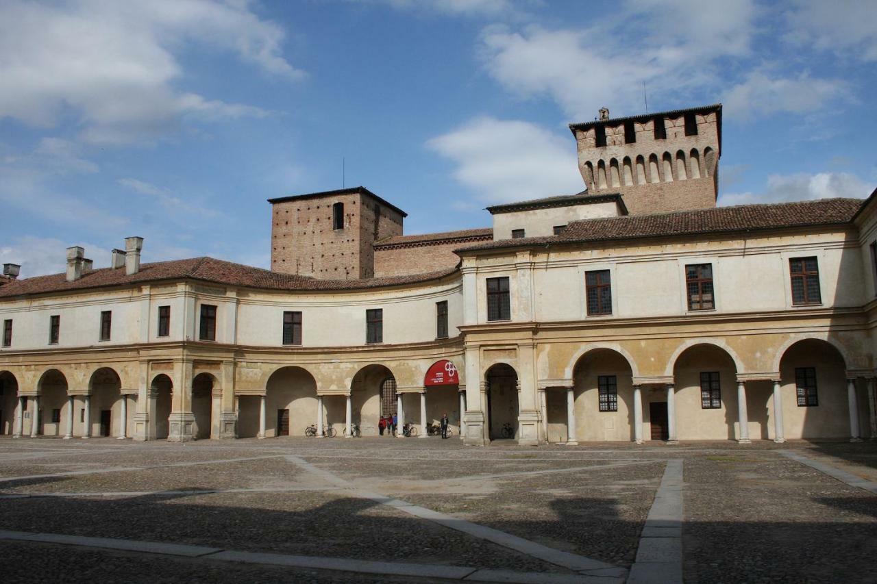 B&B Casa Dei Poeti Mantova Bagian luar foto