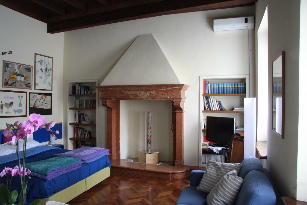 B&B Casa Dei Poeti Mantova Bagian luar foto