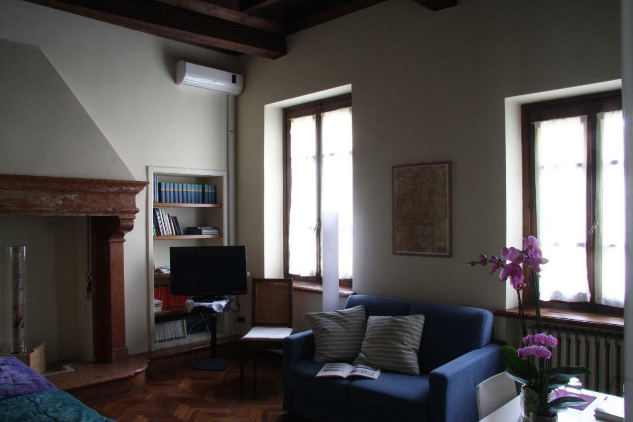 B&B Casa Dei Poeti Mantova Bagian luar foto